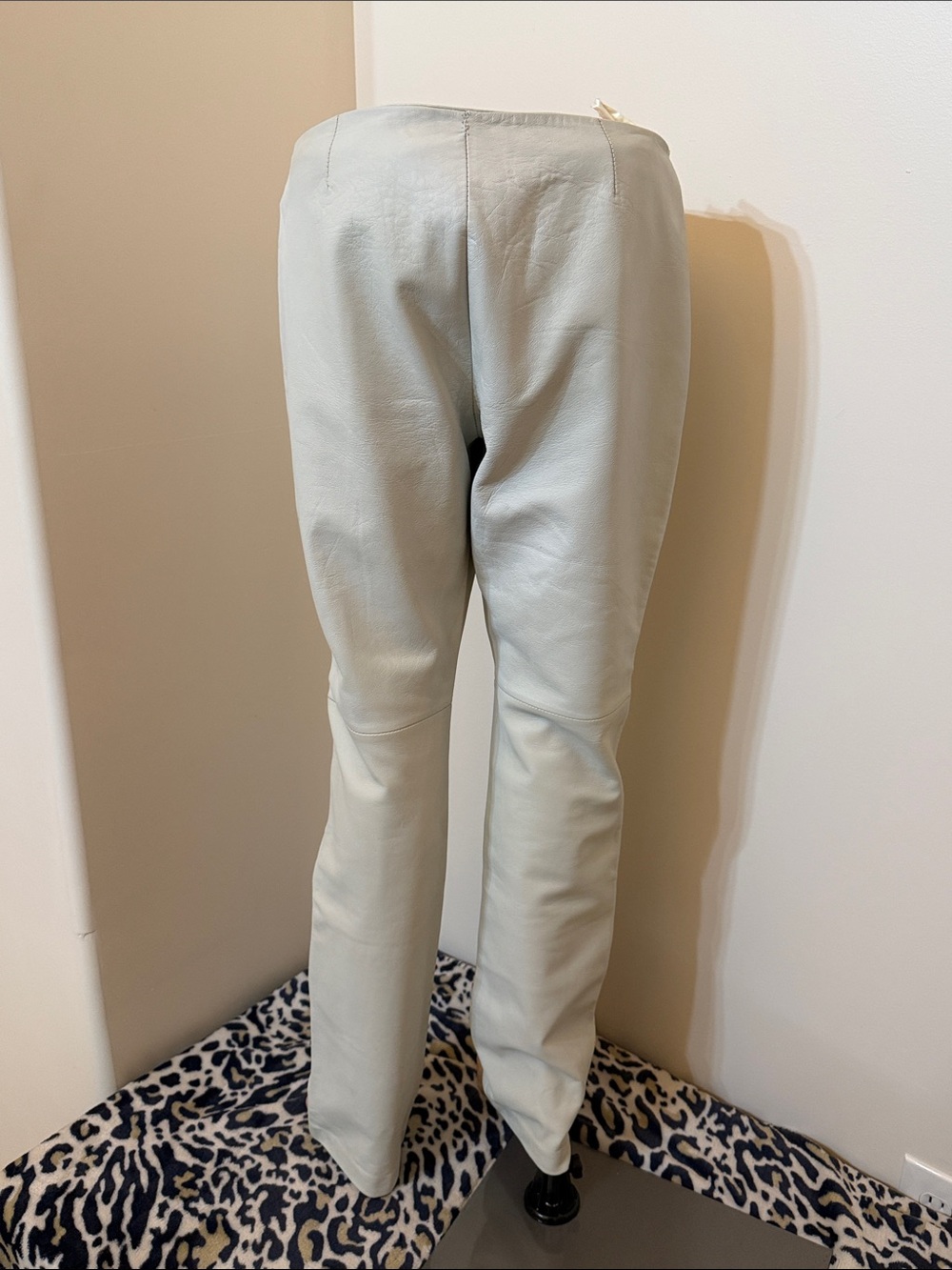 Boston Proper Off White Genuine Leather Pants Size 10 Like New - Picture 2 of 9